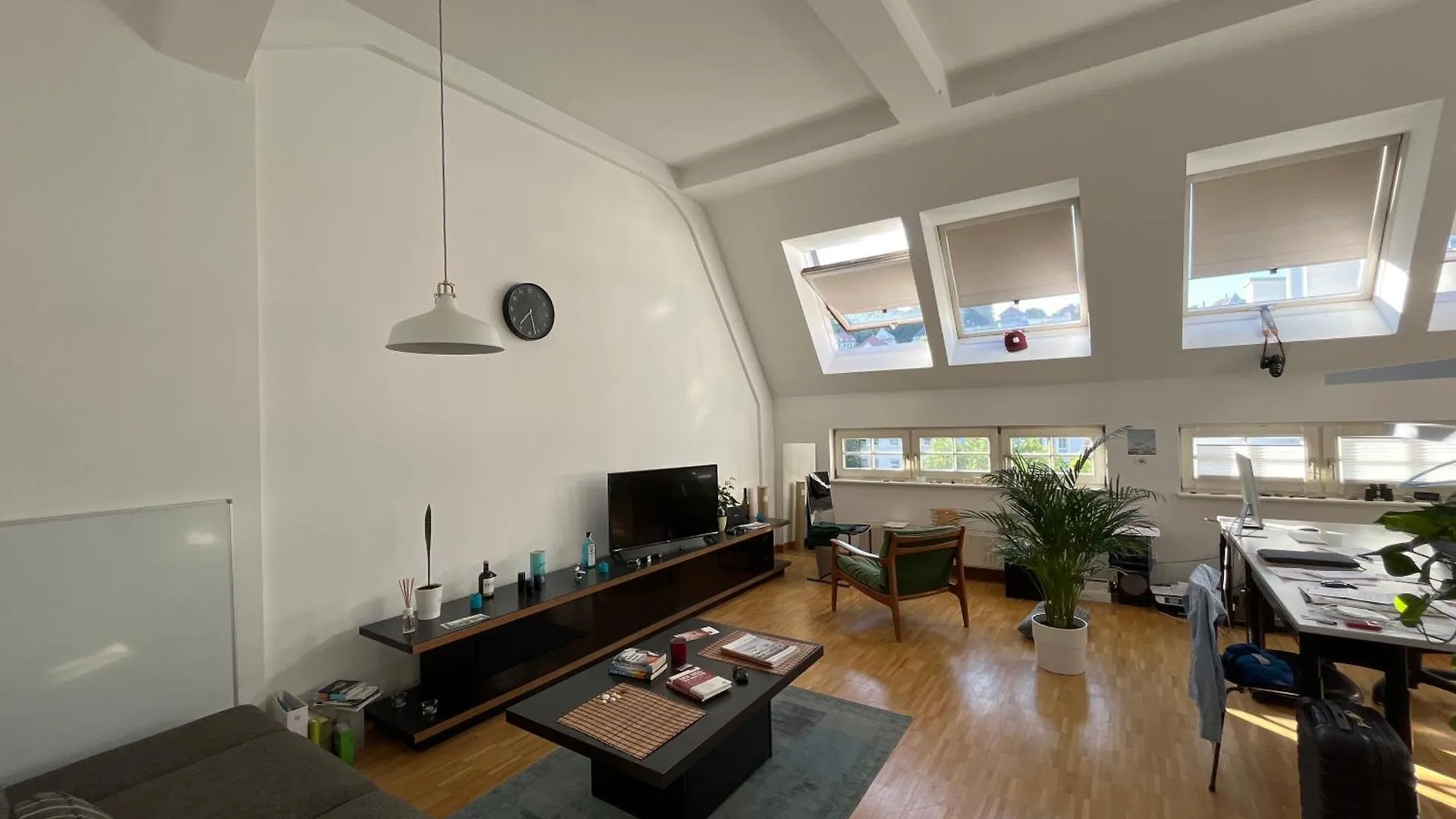 Loftcharakter Mit Schoener Aussicht Ueber Stuttgart Alemania